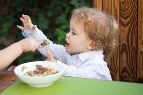 生後1ヶ月 ミルク飲んでも欲しがる ～赤ちゃんの食欲と成長の不思議～